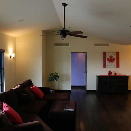 Mission Hill Lake View Villa Вест-Келоуна Экстерьер фото