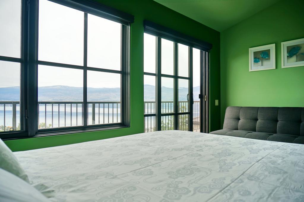 Mission Hill Lake View Villa Вест-Келоуна Экстерьер фото